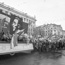 Первомайская демонстрация | Общественная жизнь. 1981 г., г.Северодвинск. Фото #C17037.