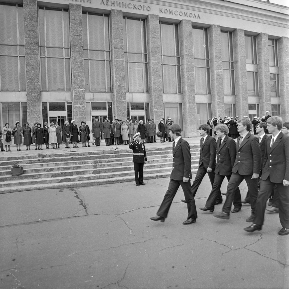 Парад учащихся | Общественная жизнь. 1983 г., г.Северодвинск. Фото #C9718.