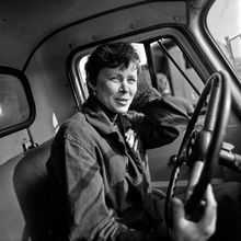 Женщина-водитель Автоколонны-1700 | Горожане. 1982 г., г.Северодвинск. Фото #C9439.