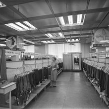 В отделе мужской одежды | Торговля. 1982 г., г.Северодвинск. Фото #C14669.