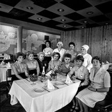Коллектив ресторана | Общепит. 1982 г., г.Северодвинск. Фото #C14672.