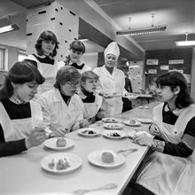 В школьной столовой | Школа. 1982 г., г.Северодвинск. Фото #C14684.