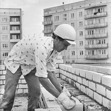 Каменщик | Строительство. 1982 г., г.Северодвинск. Фото #C9620.