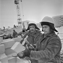 Каменщики | Строительство. 1982 г., г.Северодвинск. Фото #C14699.