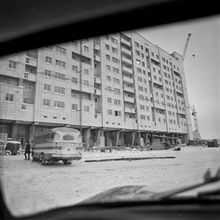 Новый дом из окна автомобиля | Виды города. 1982 г., г.Северодвинск. Фото #C14702.