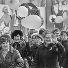 Первомайская демонстрация трудящихся | Общественная жизнь. 1982 г., г.Северодвинск. Фото #C14715.