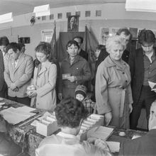 На избирательном участке | Общественная жизнь. 1982 г., г.Северодвинск. Фото #C14724.