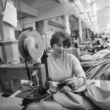 На швейной фабрике | Предприятия. 1982 г., г.Северодвинск. Фото #C9762.