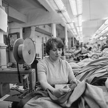 На швейной фабрике | Предприятия. 1982 г., г.Северодвинск. Фото #C9763.