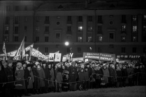 Митинг по поводу награждения Северодвинска орденом Ленина | Общественная жизнь. 1983 г., г.Северодвинск. Фото #C14058.