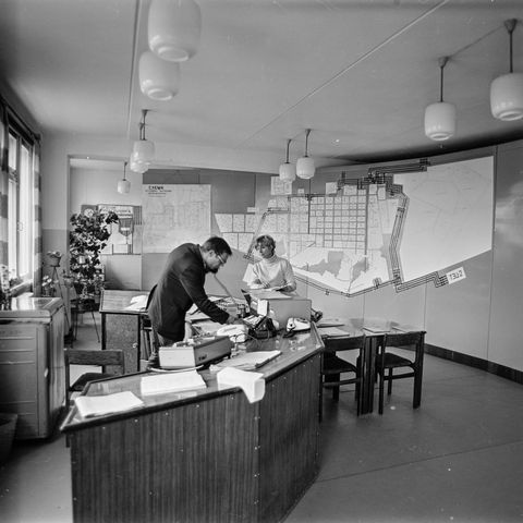 В кабинете | Предприятия. 1983 г., г.Северодвинск. Фото #C12163.