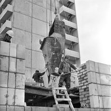 На строительстве | Строительство. 1983 г., г.Северодвинск. Фото #C12018.
