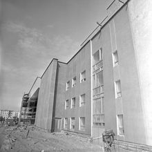 Боковой фасад нового драмтеатра | Виды города. 1983 г., г.Северодвинск. Фото #C2255.