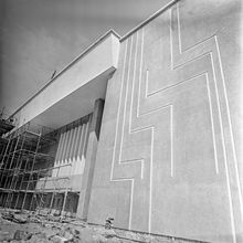 Боковой фасад нового драмтеатра | Виды города. 1983 г., г.Северодвинск. Фото #C2256.