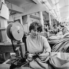 В цехе швейной фабрики | Предприятия. 1983 г., г.Северодвинск. Фото #C12124.