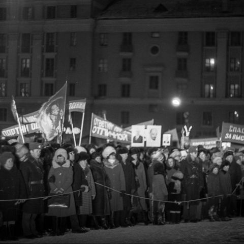 Митинг по поводу награждения Северодвинска орденом Ленина | Общественная жизнь. 1983 г., г.Северодвинск. Фото #C14060.