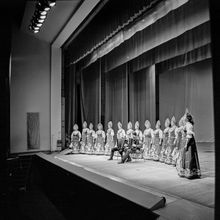 Выступление народного хора на сцене | Культура. 1984 г., г.Северодвинск. Фото #C1350.