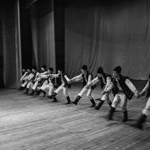 Выступление танцевального коллектива | Культура. 1984 г., г.Северодвинск. Фото #C1352.