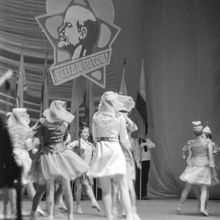 Выступление танцевального коллектива | Культура. 1984 г., г.Северодвинск. Фото #C1383.