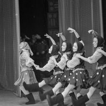 Выступление танцевального коллектива | Культура. 1984 г., г.Северодвинск. Фото #C1386.