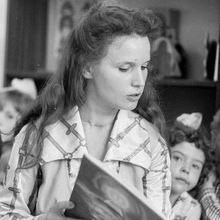 Воспитательница | Дети. 1984 г., г.Северодвинск. Фото #C1434.