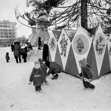 Около городской елки | Дети. 1984 г., г.Северодвинск. Фото #C6009.