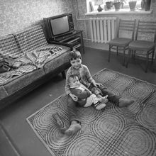 Дома | Дети. 1984 г., г.Северодвинск. Фото #C1445.