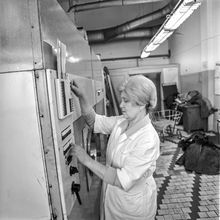 Запуск машины химической чистки | Быт. 1984 г., г.Северодвинск. Фото #C1476.