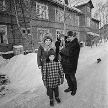 Александр Ворона с семьёй | Горожане. 1984 г., г.Северодвинск. Фото #C1486.