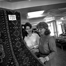 Отдел ковров | Торговля. 1984 г., г.Северодвинск. Фото #C1236.