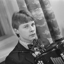 Учащийся музыкальной школы. С баяном | Школа. 1984 г., г.Северодвинск. Фото #C1844.