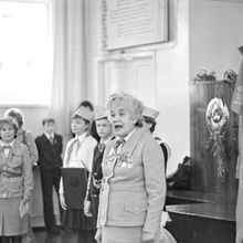 Выступление ветерана на пионерской линейке | Школа. 1984 г., г.Северодвинск. Фото #C1849.