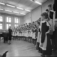 Выступление детского хора | Школа. 1984 г., г.Северодвинск. Фото #C1870.