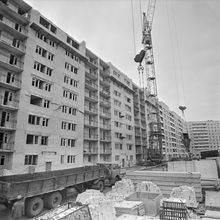 Строится многоэтажный дом | Строительство. 1984 г., г.Северодвинск. Фото #C18318.