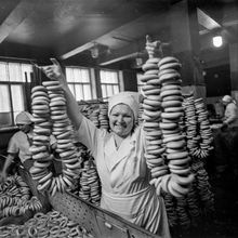 С баранками | Предприятия. 1984 г., г.Северодвинск. Фото #C6128.