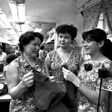 На швейной фабрике. Детали кроя | Предприятия. 1984 г., г.Северодвинск. Фото #C1298.
