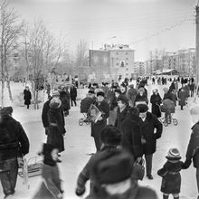 Городские гулянья | Горожане. 1986 г., г.Северодвинск. Фото #C14994.