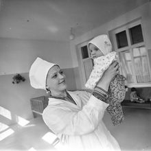 В инфекционном отделении детской больницы | Медицина. 1986 г., г.Северодвинск. Фото #C15003.