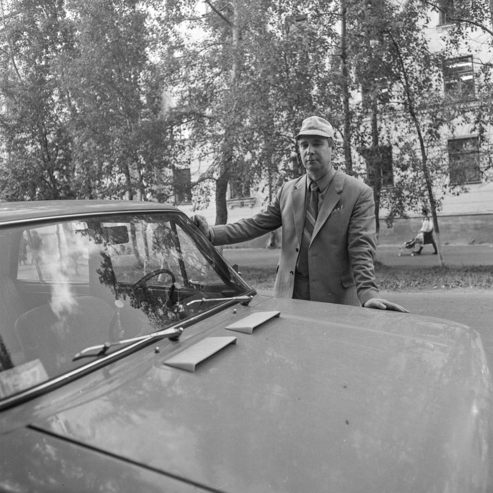 Водитель автомобиля "Жигули" | Транспорт. 1987 г., г.Северодвинск. Фото #C11151.