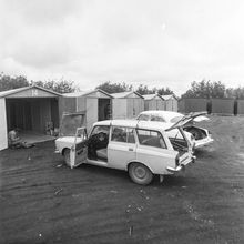 Автомобили около гаражных боксов | Транспорт. 1987 г., г.Северодвинск. Фото #C11138.