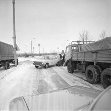 Авария на зимней дороге | Транспорт. 1987 г., г.Северодвинск. Фото #C13289.