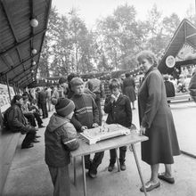 Состязание по настольным играм в парке | Культура. 1987 г., г.Северодвинск. Фото #C11185.