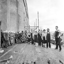 Выступление агитбригады на строительстве | Культура. 1987 г., г.Северодвинск. Фото #C10866.