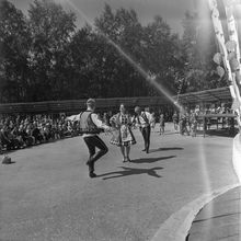 Выступление танцевального коллектива в парке | Культура. 1987 г., г.Северодвинск. Фото #C12347.