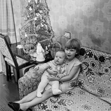 Ира и Женя Капустины - дочери фотографа В.П. Капустина | Дети. 1987 г., г.Северодвинск. Фото #C14776.