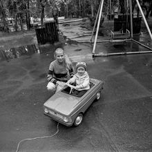 Аттракцион "машинки" | Дети. 1987 г., г.Северодвинск. Фото #C13353.