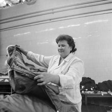Работница химчистки | Быт. 1987 г., г.Северодвинск. Фото #C13381.