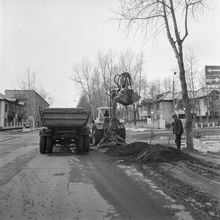 Уборка на улицах города | ЖКХ. 1987 г., г.Северодвинск. Фото #C11119.