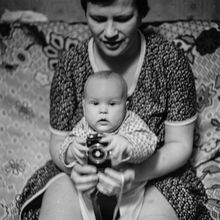 Валентина Альбертовна Капустина с дочерью Женей | Горожане. 1987 г., г.Северодвинск. Фото #C14785.