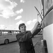 Водитель автобуса | Горожане. 1987 г., г.Северодвинск. Фото #C13425.